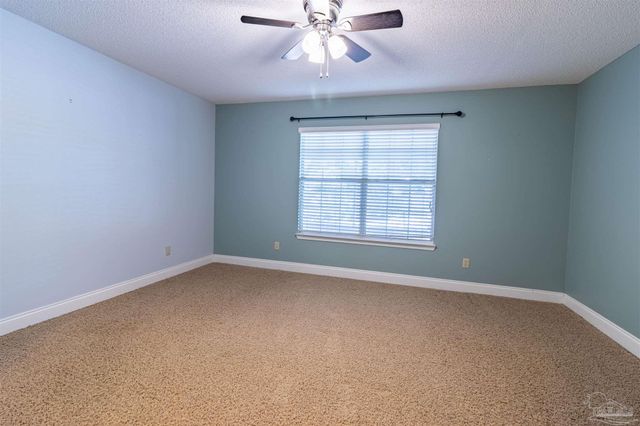 2865 Winners Cir Dr, Navarre, FL 32566