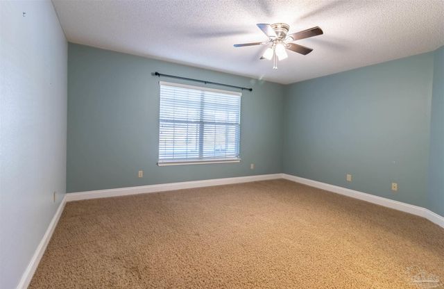 2865 Winners Cir Dr, Navarre, FL 32566