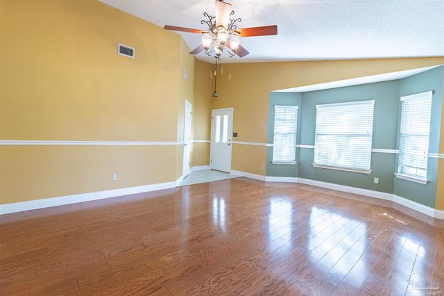 2865 Winners Cir Dr, Navarre, FL 32566