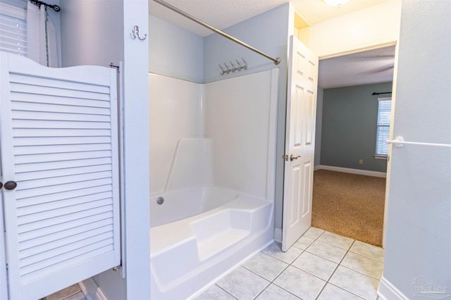 2865 Winners Cir Dr, Navarre, FL 32566