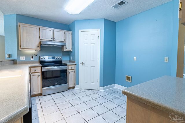 2865 Winners Cir Dr, Navarre, FL 32566