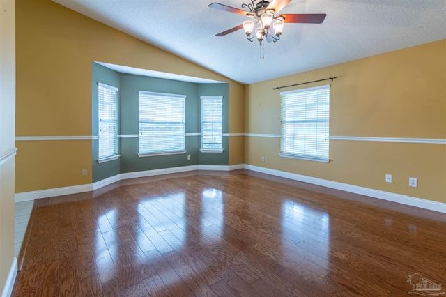 2865 Winners Cir Dr, Navarre, FL 32566