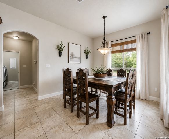112 S ABREGO XING, Floresville, TX 78114