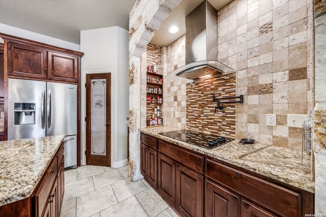 112 S ABREGO XING, Floresville, TX 78114