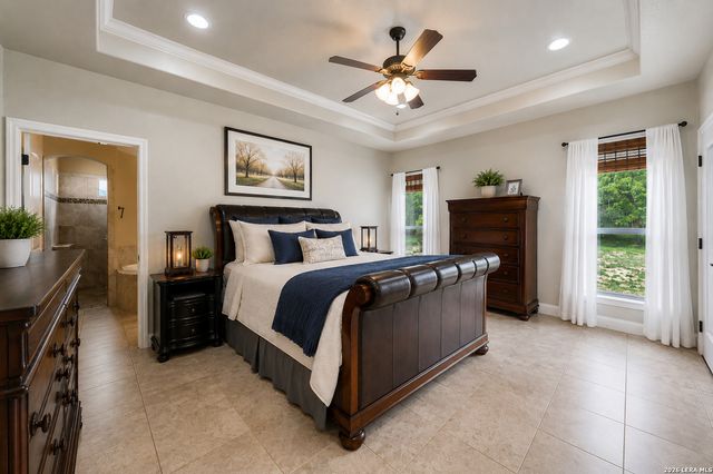 112 S ABREGO XING, Floresville, TX 78114