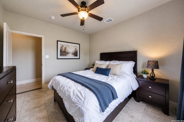 112 S ABREGO XING, Floresville, TX 78114