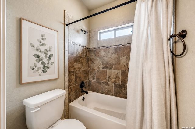 112 S ABREGO XING, Floresville, TX 78114