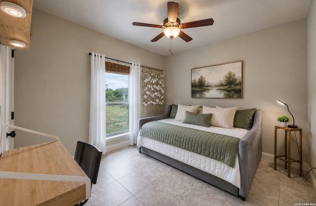 112 S ABREGO XING, Floresville, TX 78114
