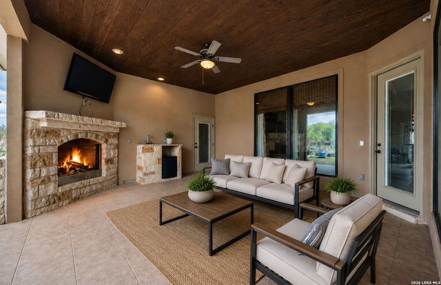 112 S ABREGO XING, Floresville, TX 78114
