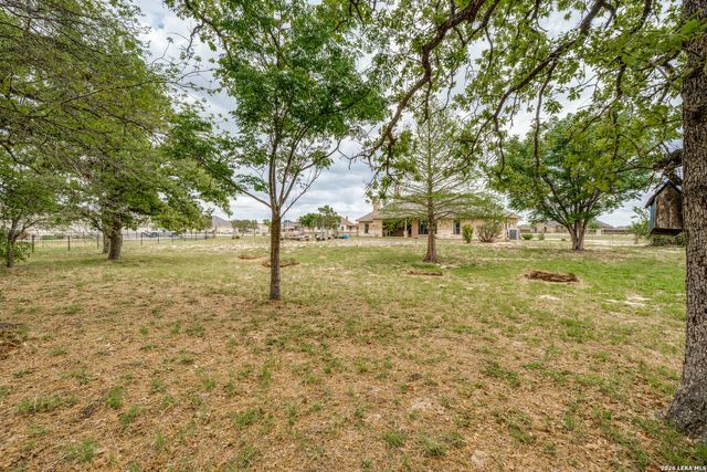 112 S ABREGO XING, Floresville, TX 78114
