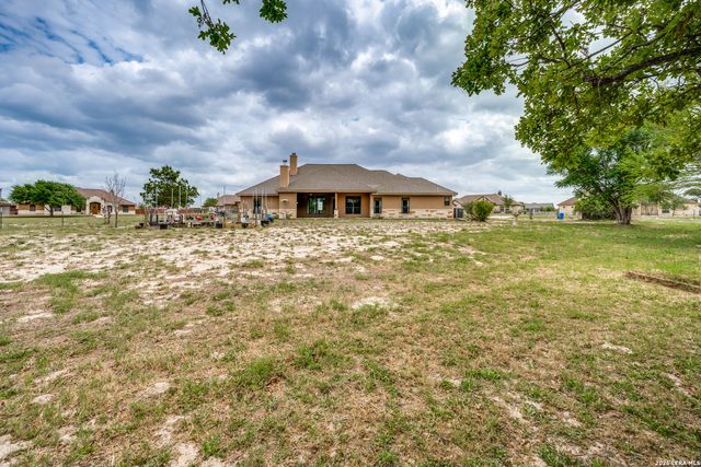 112 S ABREGO XING, Floresville, TX 78114