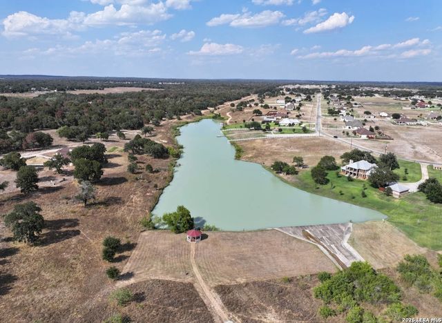 112 S ABREGO XING, Floresville, TX 78114