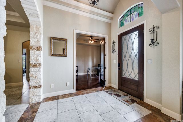 112 S ABREGO XING, Floresville, TX 78114