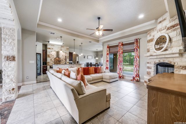 112 S ABREGO XING, Floresville, TX 78114