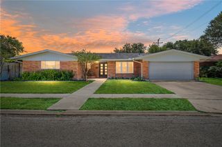429 Montclair Dr, Corpus Christi, TX 78412