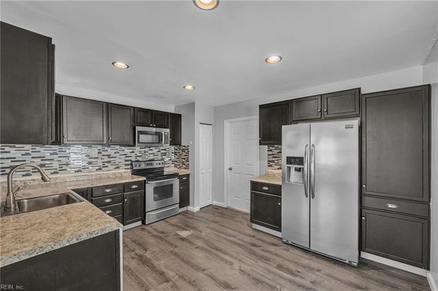 3221 Hyde CIR, Norfolk, VA 23513