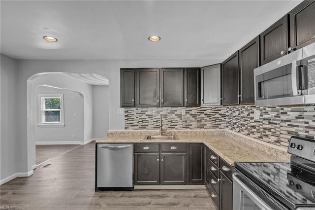 3221 Hyde CIR, Norfolk, VA 23513