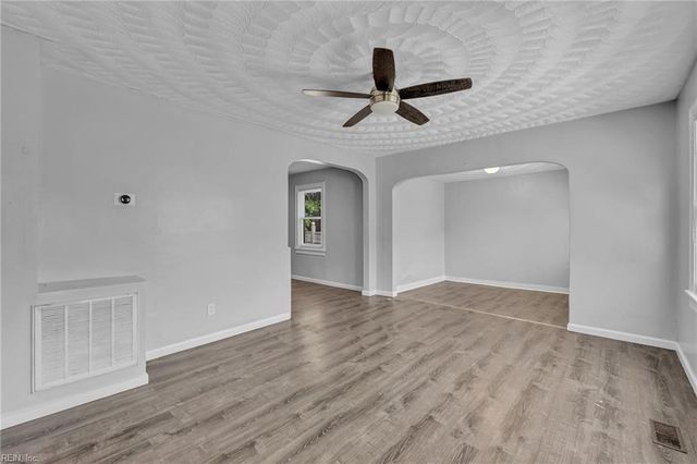 3221 Hyde CIR, Norfolk, VA 23513