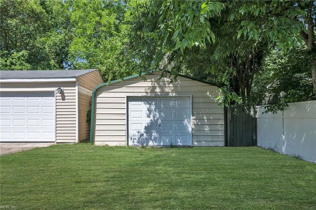 3221 Hyde CIR, Norfolk, VA 23513