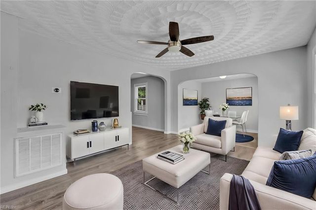 3221 Hyde CIR, Norfolk, VA 23513