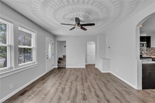 3221 Hyde CIR, Norfolk, VA 23513