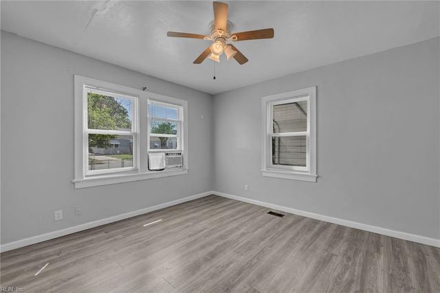 3221 Hyde CIR, Norfolk, VA 23513