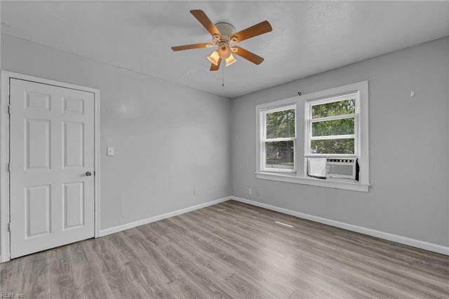 3221 Hyde CIR, Norfolk, VA 23513