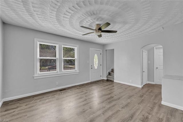 3221 Hyde CIR, Norfolk, VA 23513