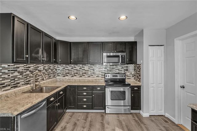 3221 Hyde CIR, Norfolk, VA 23513
