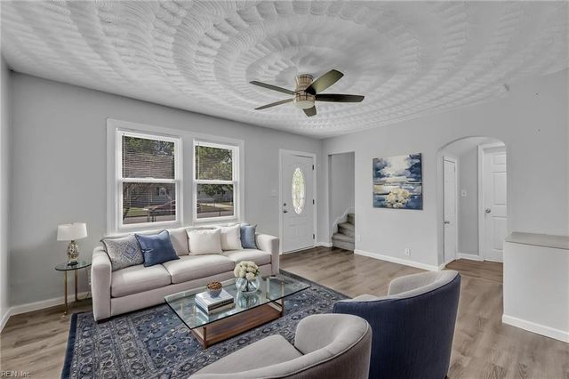 3221 Hyde CIR, Norfolk, VA 23513