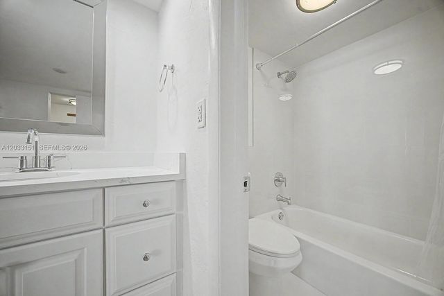 1205 Mariposa Avenue 415, Coral Gables, FL 33146