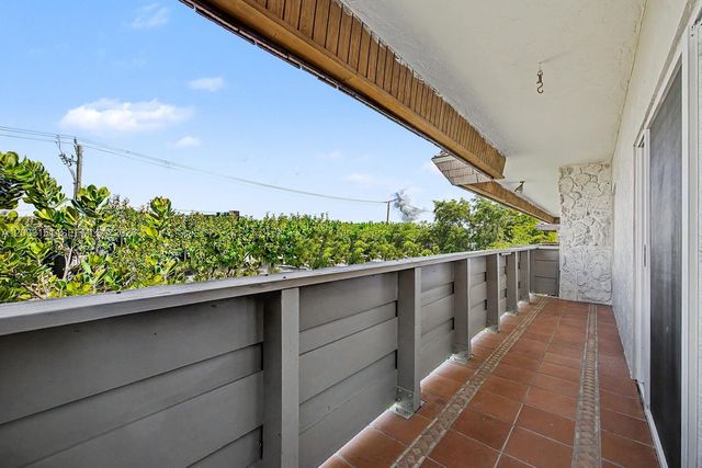 1205 Mariposa Avenue 415, Coral Gables, FL 33146