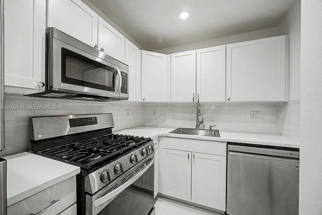 1205 Mariposa Avenue 415, Coral Gables, FL 33146