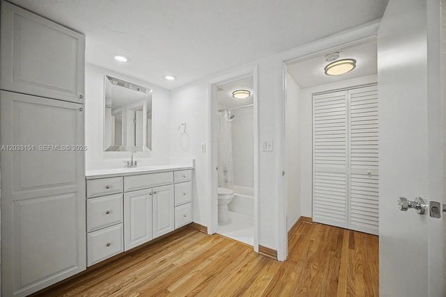 1205 Mariposa Avenue 415, Coral Gables, FL 33146