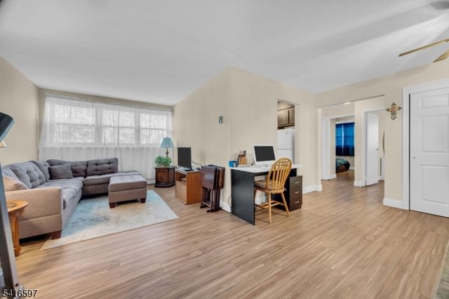 100 Luttgen Pl, Linden City, NJ 07036