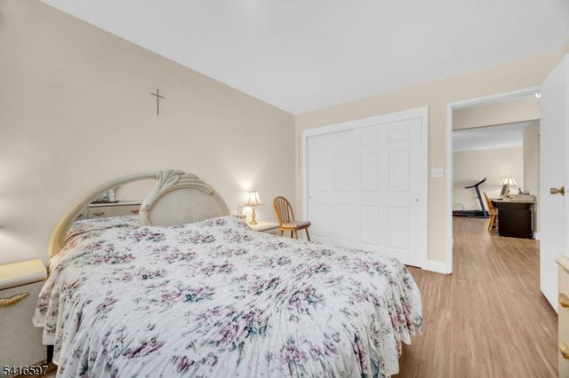 100 Luttgen Pl, Linden City, NJ 07036