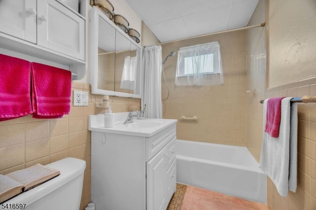 100 Luttgen Pl, Linden City, NJ 07036