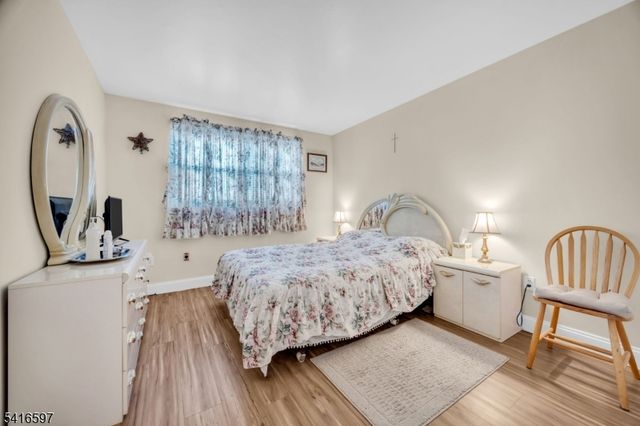 100 Luttgen Pl, Linden City, NJ 07036