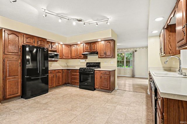 50550 Deer Ridge Court, Granger, IN 46530