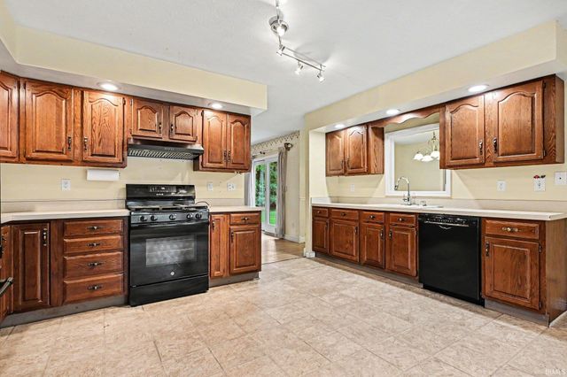 50550 Deer Ridge Court, Granger, IN 46530