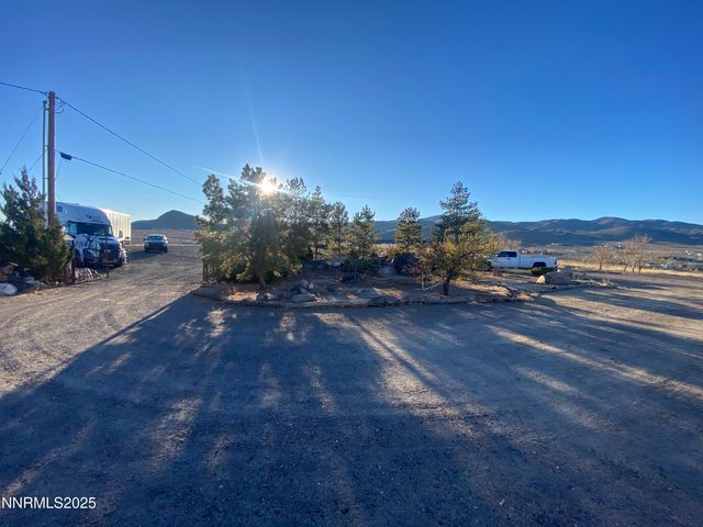 1280 Crest Drive, Silver Springs, NV 89429