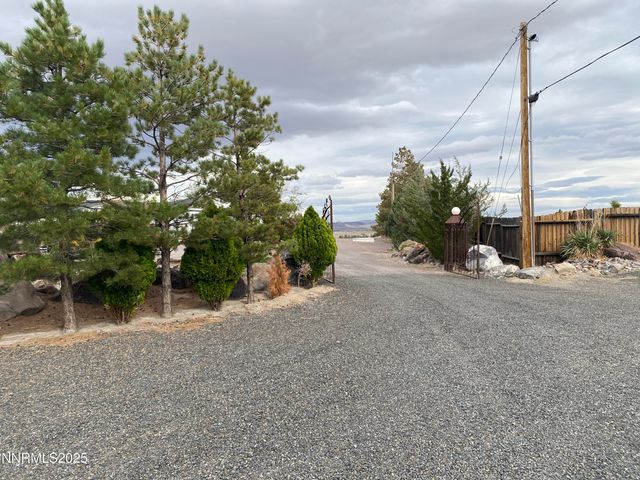 1280 Crest Drive, Silver Springs, NV 89429