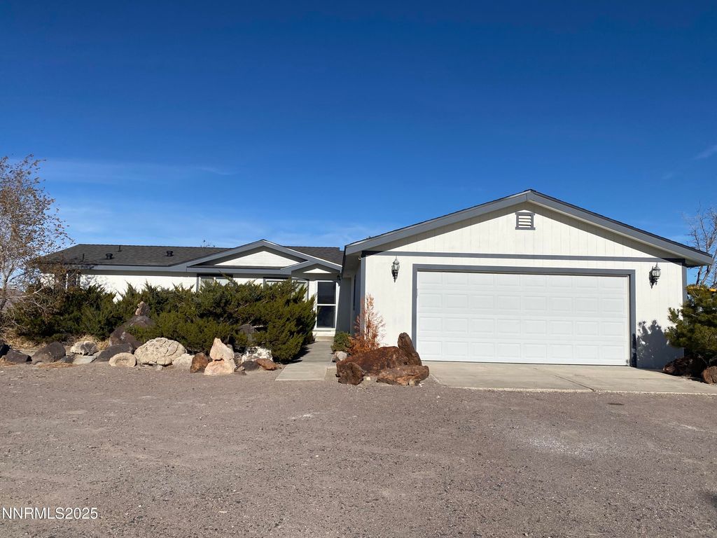 1280 Crest Drive, Silver Springs, NV 89429