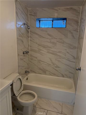 1124 E 40th Place, Los Angeles, CA 90011
