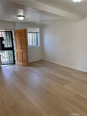 1124 E 40th Place, Los Angeles, CA 90011