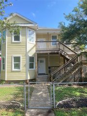 2710 Avenue P 1/2 Up, Galveston, TX 77550