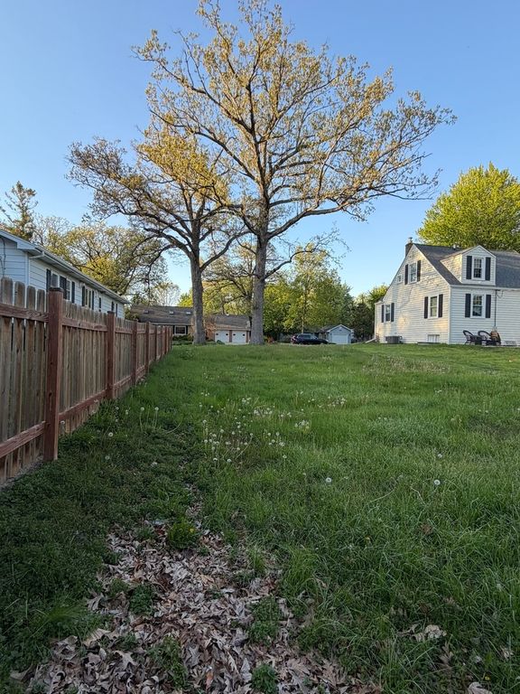 Image 3 of property listing at LOT 209 Austin Avenue, Geneva, IL 60134