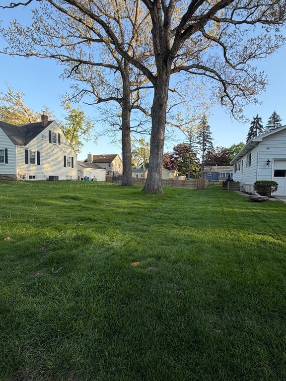 Image 4 of property listing at LOT 209 Austin Avenue, Geneva, IL 60134