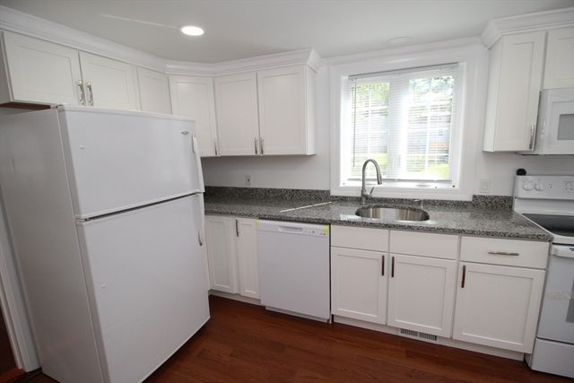 96 Walnut Ln B, Attleboro, MA 02703