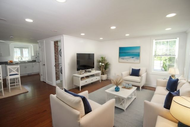 96 Walnut Ln B, Attleboro, MA 02703